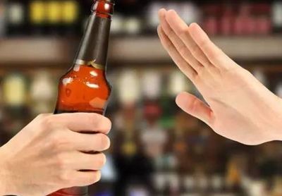 一男子头孢喝酒抢救,男子注射头孢后吃饭饮酒突然昏迷