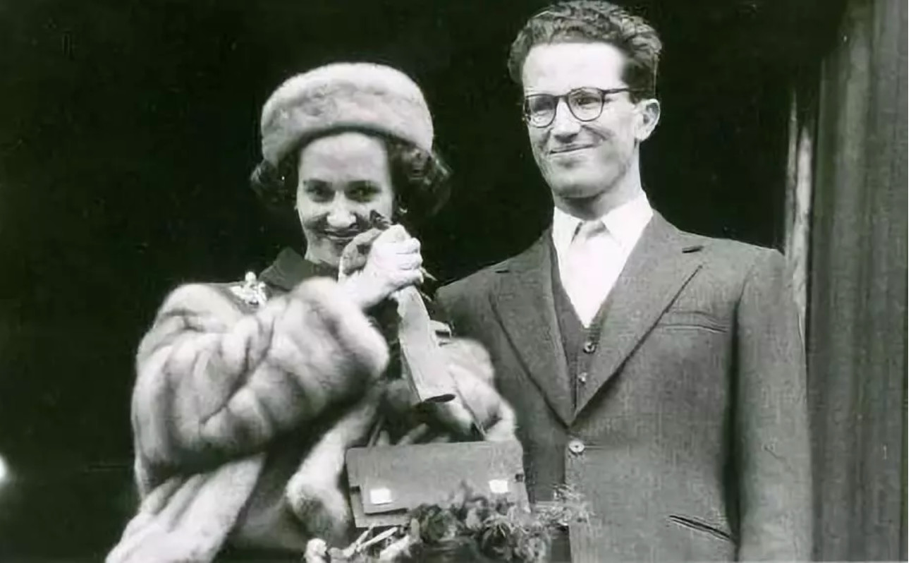 帅炸天，独宠不育王后33年，比利时“鲜肉”国王太苏了吧