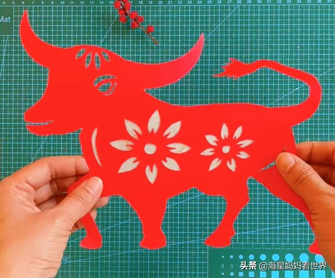 春节喜气洋洋大红灯笼高高挂,红红火火喜气洋洋百家姓灯笼