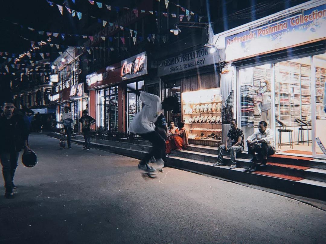 这个微笑国度,见人就夸漂亮,300元就能在天空滑翔