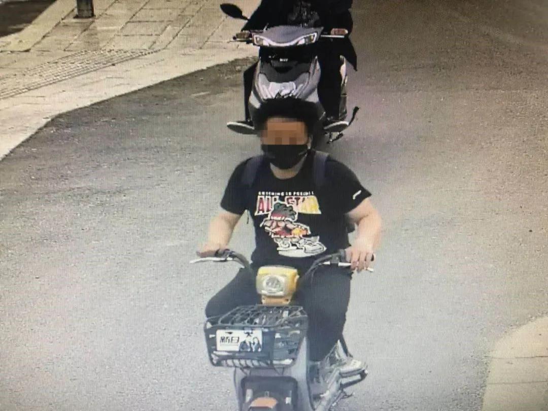 抓到了！扬州一男子对四名女性“裸露*体下**”！