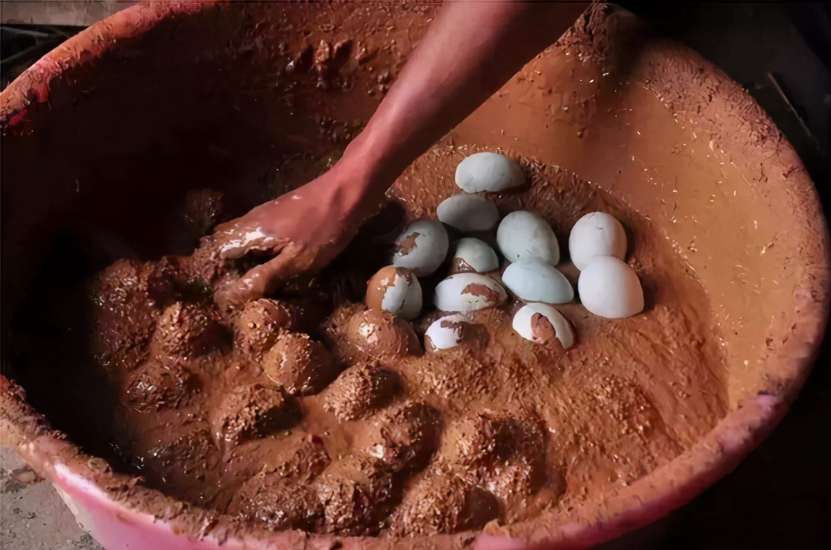 海鸭蛋为什么里面有油,海鸭蛋有造假的吗