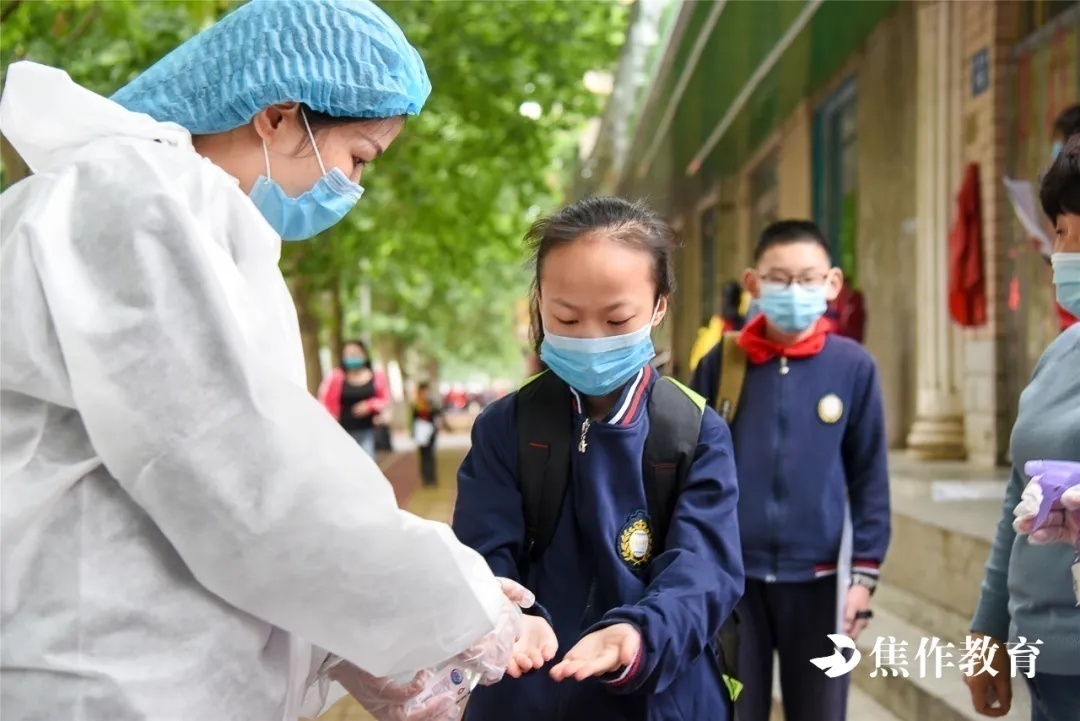 雪峰小学开学第一天的视频,桃源小学开学第一天