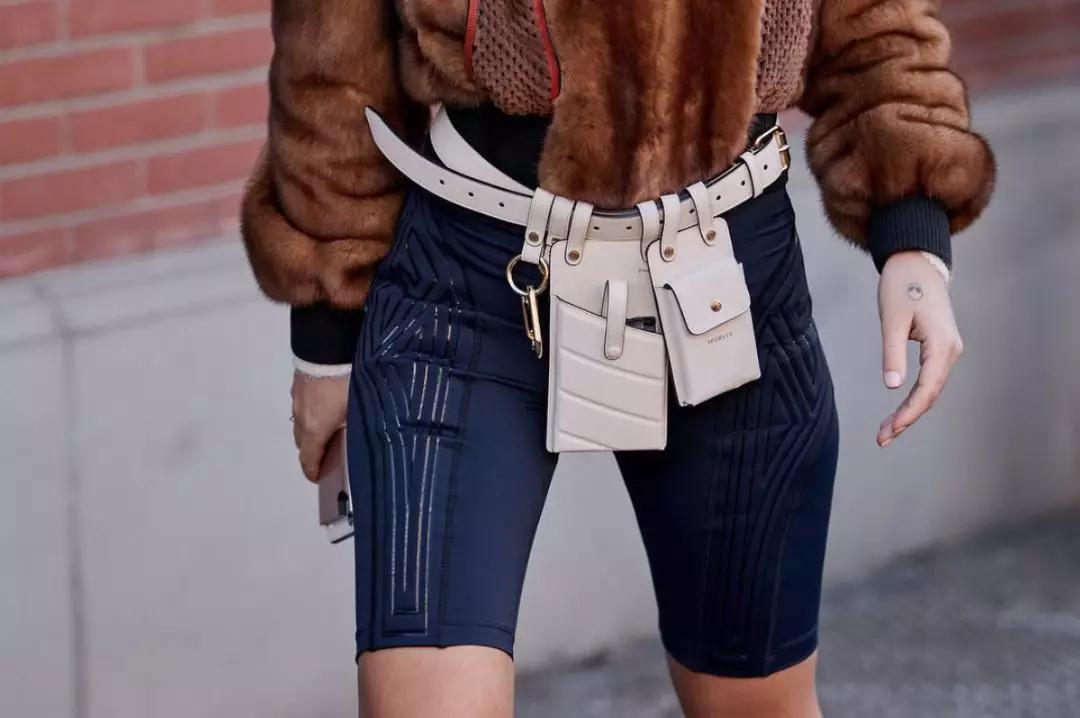 最新款的腰包简单一点,斜挎腰包最值得入手的大牌