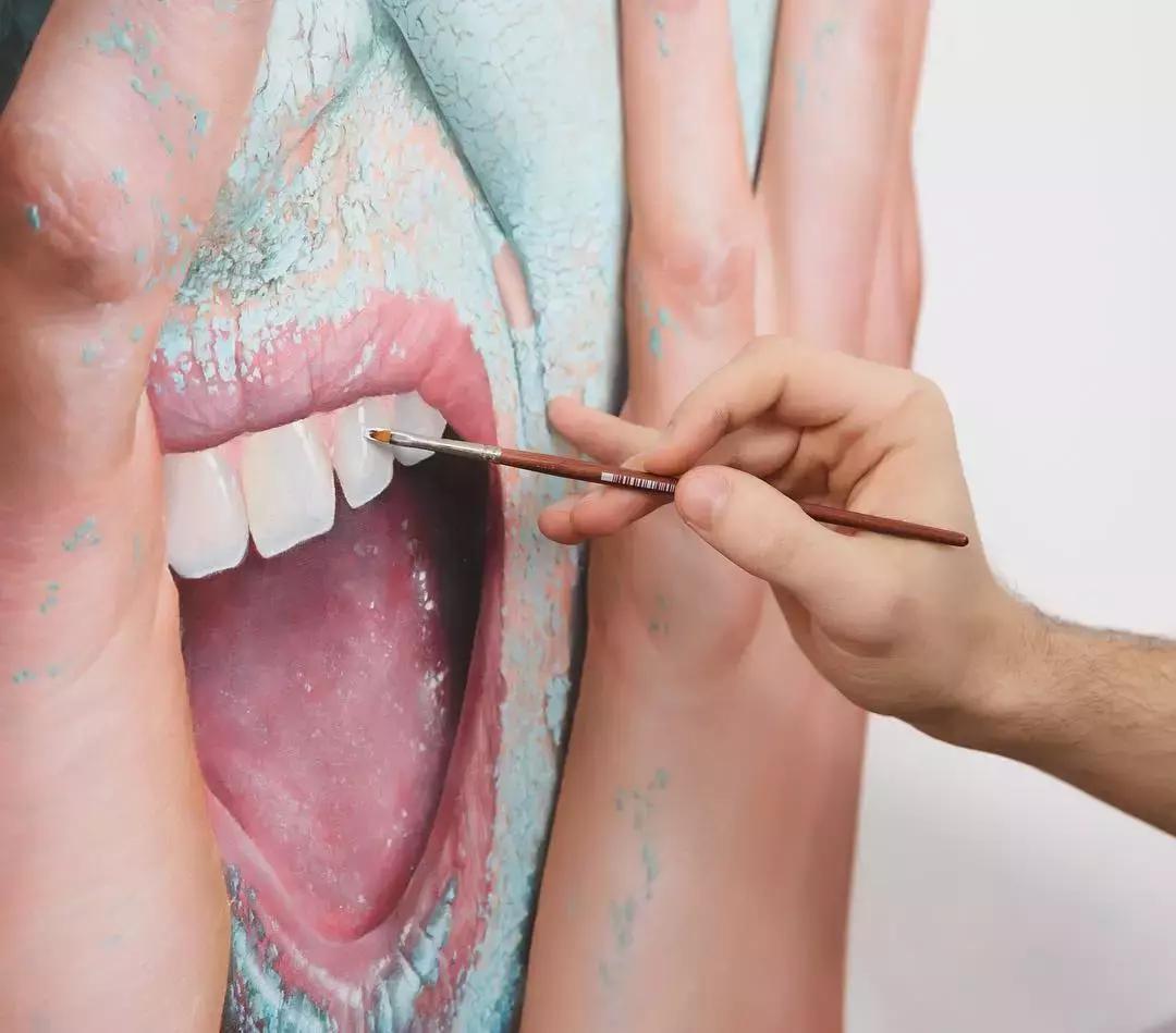 他画了一波美人，笔触精致，活色生香