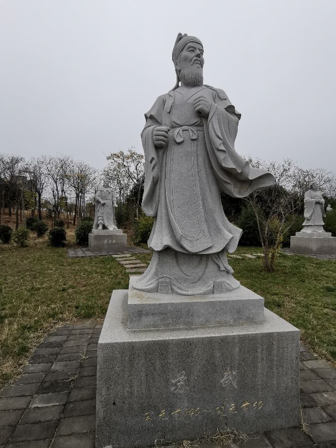 武官不怕死，文官不爱钱，人民安居乐业，百业兴旺，怎能不强盛？