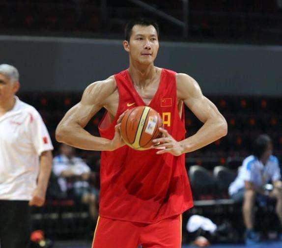 高级黑？著名足球解说员表示，CBA水平仅相当于美国高中水平