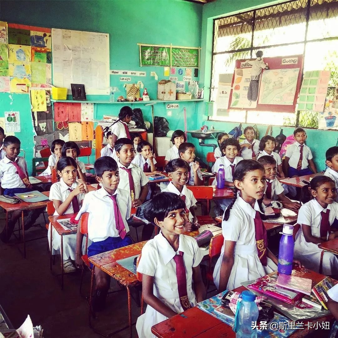 鏂噷鍏板崱鍥介檯瀛︽牎灏忓,鍘绘柉閲屽叞鍗¤鍥介檯瀛︽牎