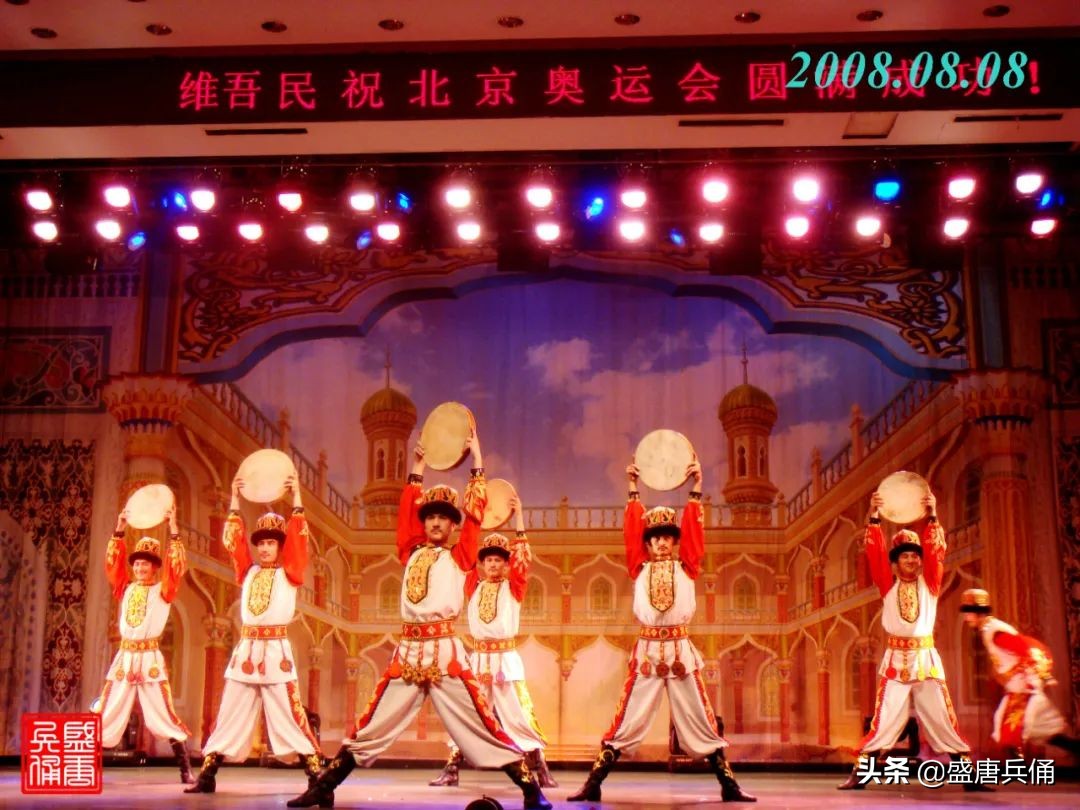 乌鲁木齐二道桥大巴扎民族风情,乌市二道桥国际大巴扎开街仪式