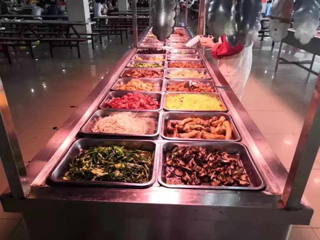 我们汉口学院的同学们是大花岭镇上“最孤独”的人