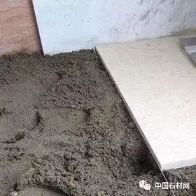 地面石材铺贴多少钱一平方,干挂石材地面怎么铺贴