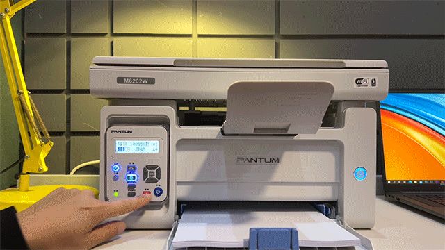 打印复印扫描一机搞定,无线连接轻松掌控——奔图M6202W,青春版