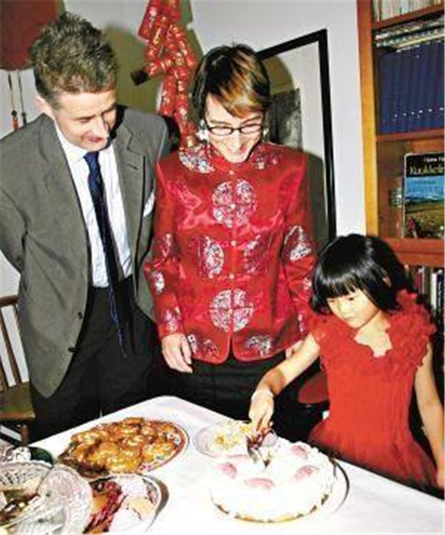 被国外领养长大后回中国寻亲,被美国人收养20年后寻亲