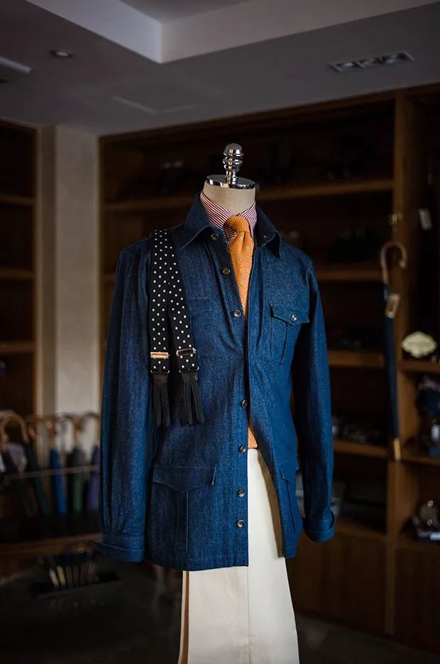 男人除了拥有一件绅士的西装，这件充满野性的狩猎夹克也不容错过