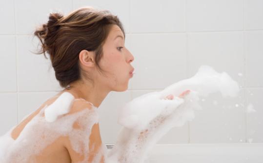 硫磺皂只能用来洗脸？太小瞧它了，硫磺皂的4个功效你需要知道