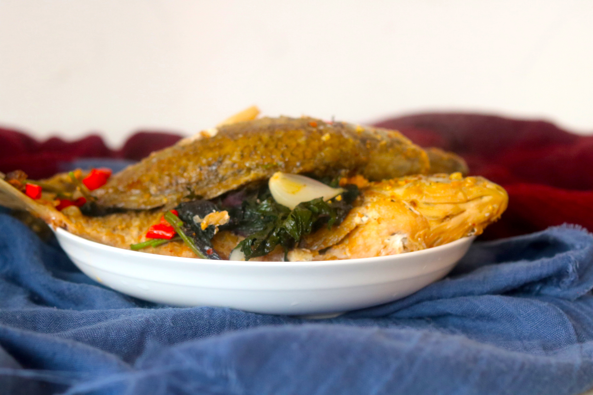 煎鲫鱼不粘不碎不破皮怎么办,煎鲫鱼不粘锅的技巧放盐