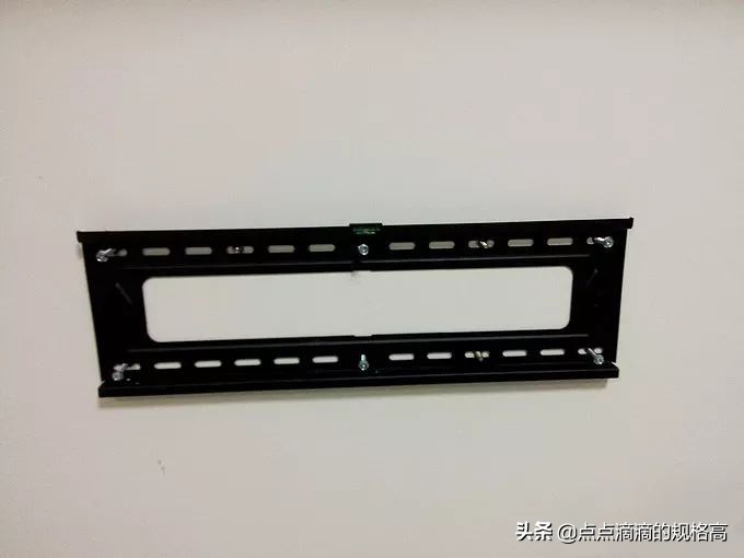 索尼电视底座支架怎么安装视频,l型通用电视挂墙支架安装方法