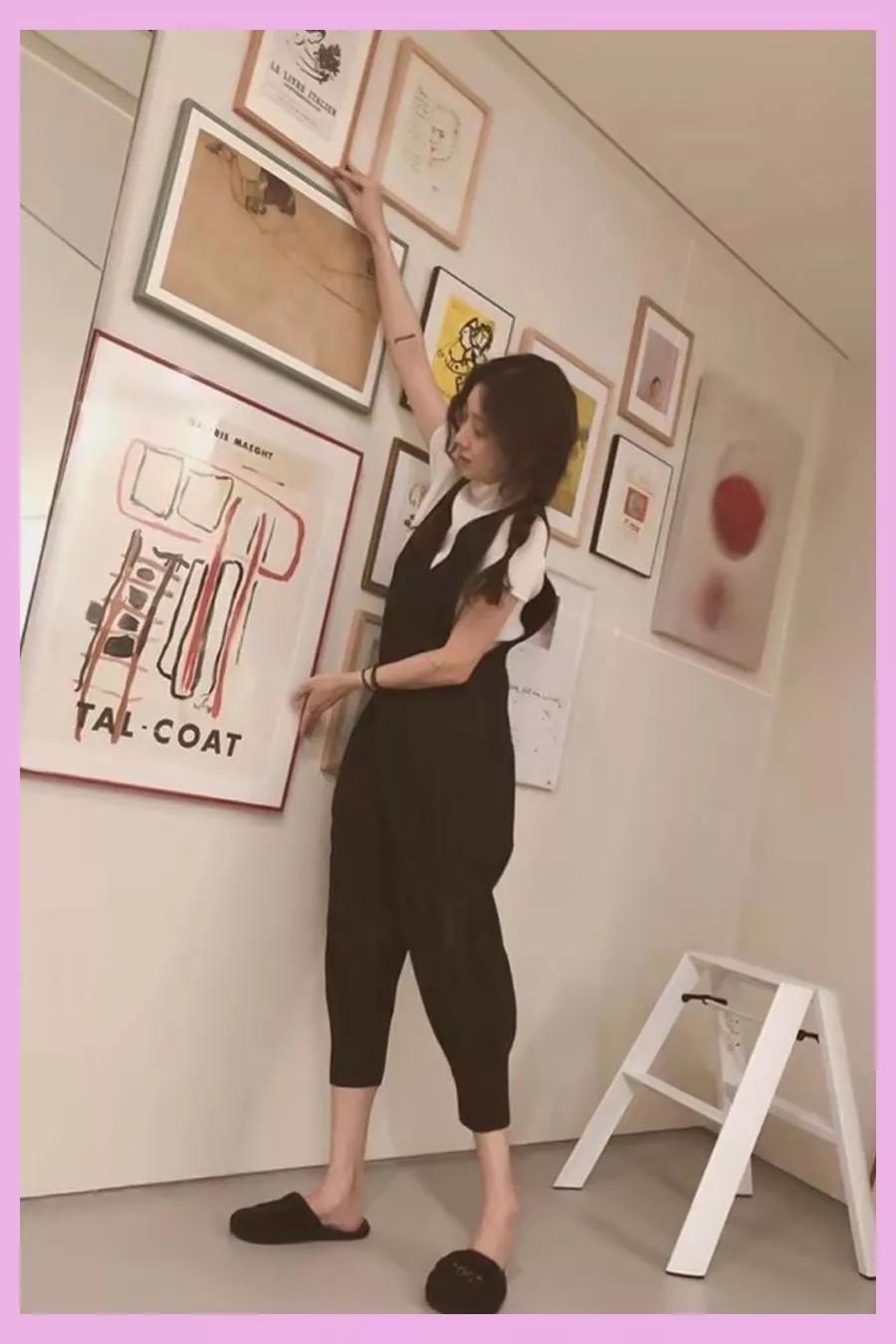 郑丽媛穿搭晒图，被小卷毛圈粉，这样的韩国小姐姐请给我一沓