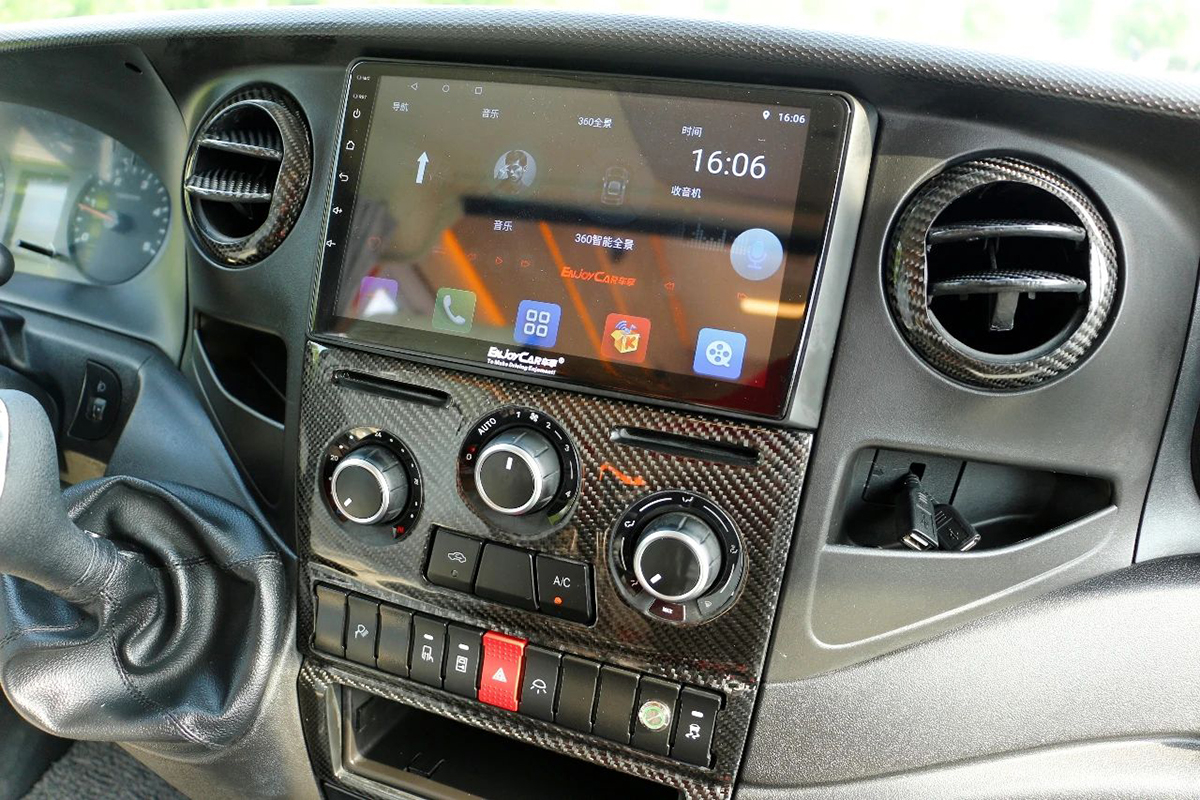 卫航定制版b型房车,卫航房车最新款大通v90后双轮b型