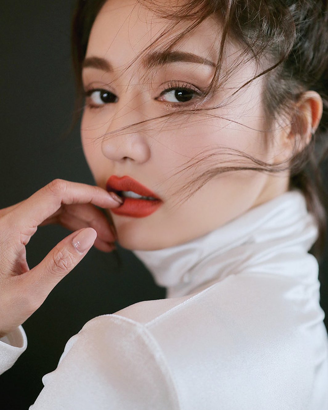 敏感肌用粉底还是bb霜,敏感干皮适用的bb霜或粉底