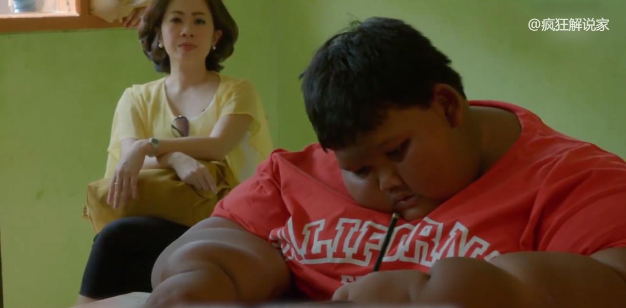 印尼最胖男孩减重200斤,印尼小胖墩