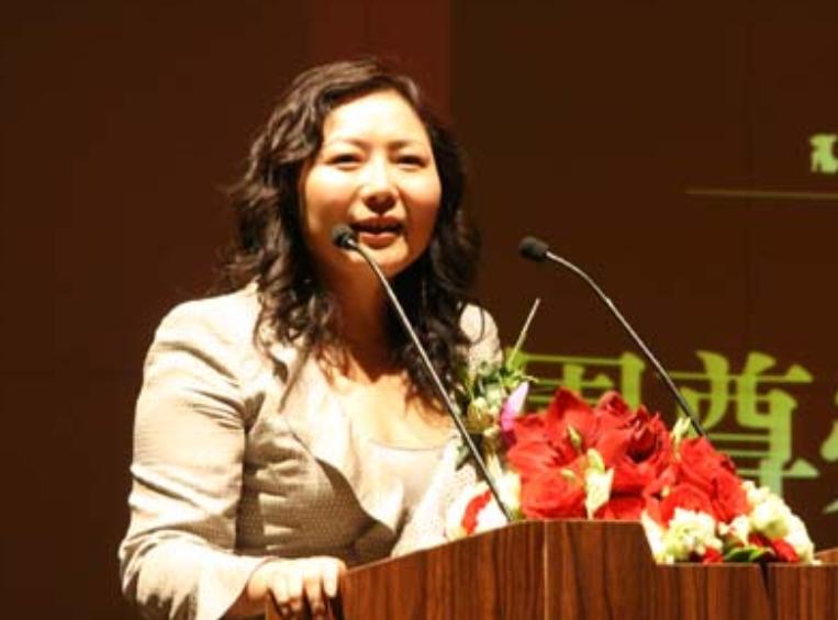 重庆最牛女富豪，龙湖地产掌门人，丈夫移情空姐她大方送200亿