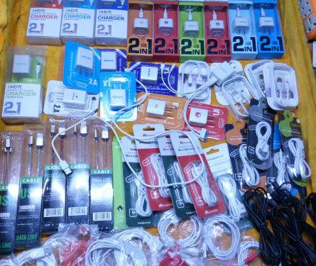 到学校摆摊卖什么东西最赚钱,菜市场摆摊卖老人鞋子赚钱吗