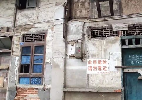 北碚有个老街，曾经是重要的交通码头要道，而今更有江东明珠之喻