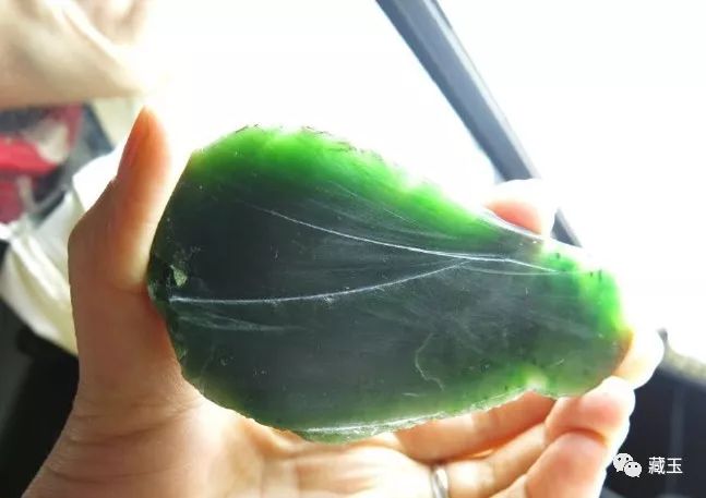 碧玉翠绿和菠菜绿的区别,碧玉菠菜绿是很暗的绿吗