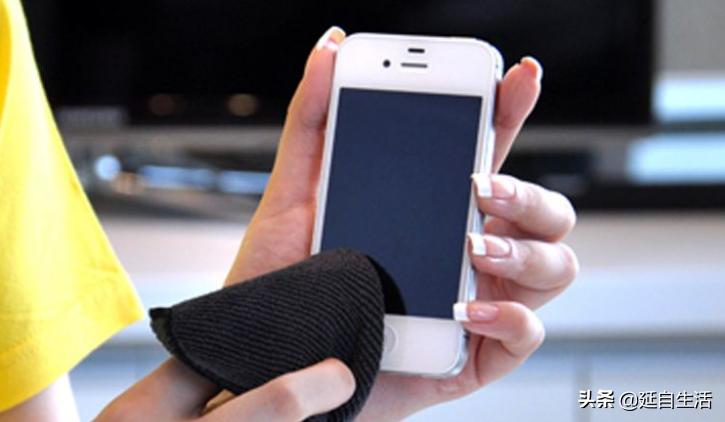 手机掉进马桶技巧,手机掉进马桶怎么办搞笑版