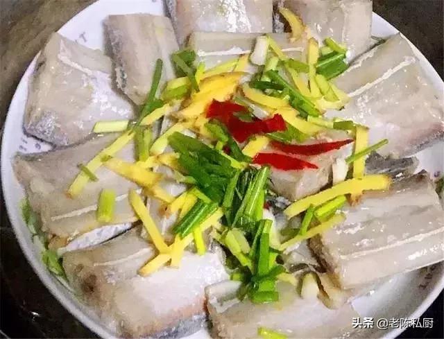 带鱼的做法大全家常带鱼上锅蒸,老干妈豆豉蒸带鱼正宗做法