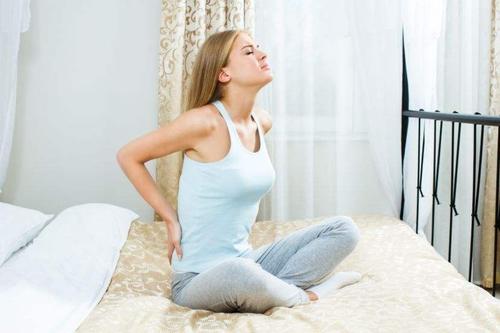 生完孩子一直腰疼是什么原因,生完孩子后总是腰疼