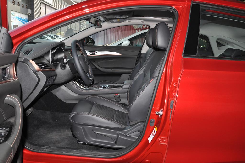 国产最美两厢车长安逸动xt,长安汽车第二代逸动xt