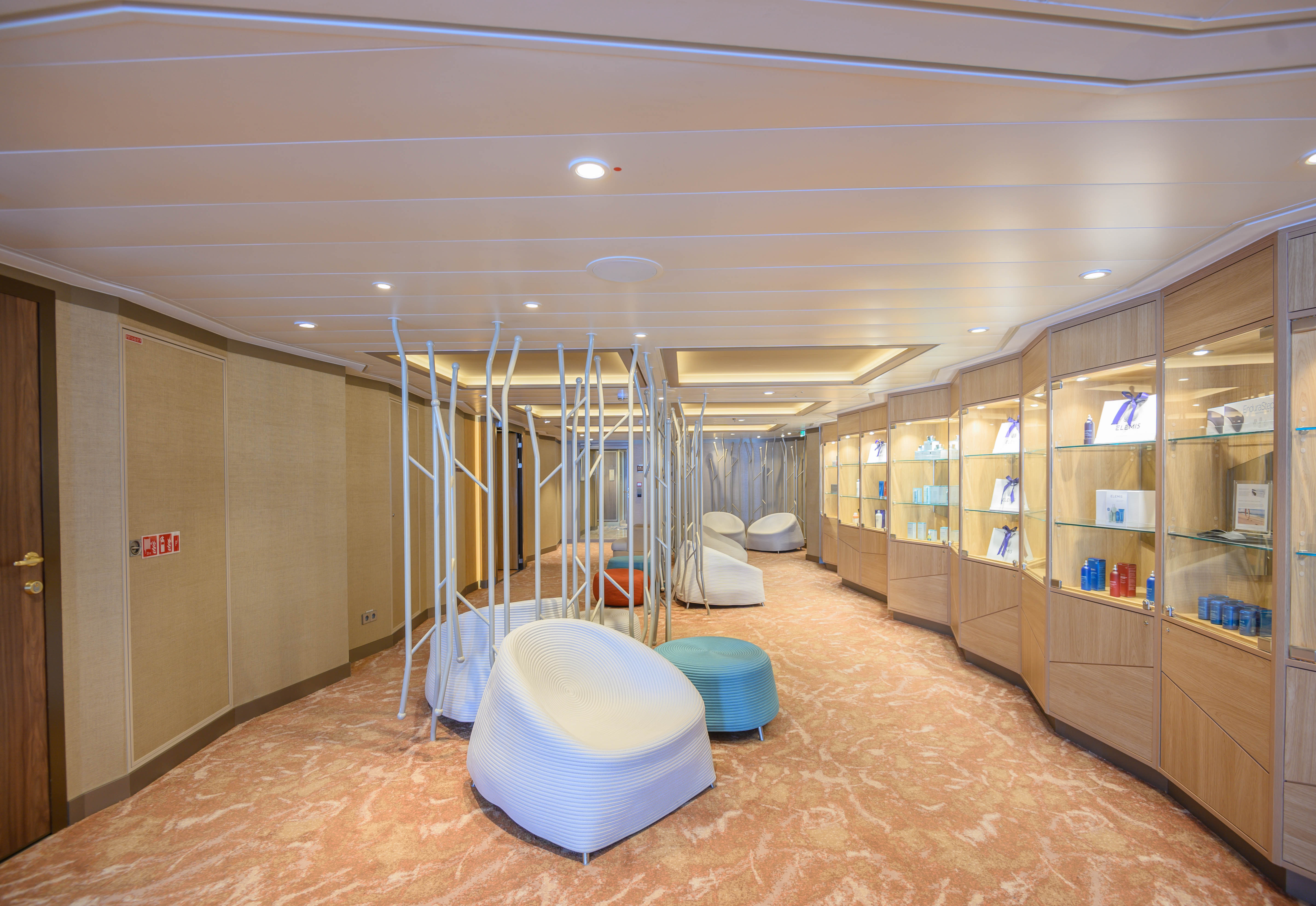 世界第一艘豪华邮轮,世界最大豪华邮轮首航