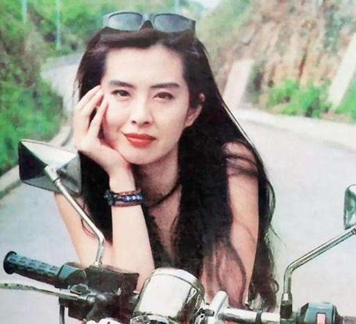 王祖贤现在靠什么生活,不工作不上班哪来的钱