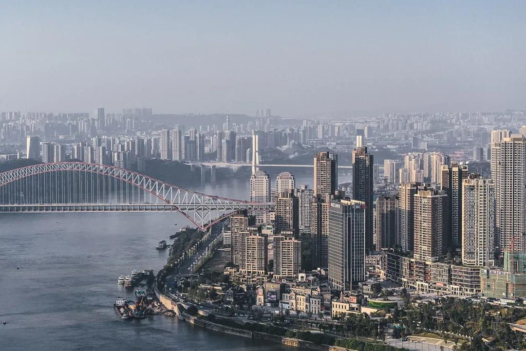 重庆魔幻与烟火并存的城市,重庆是座魔幻的城市