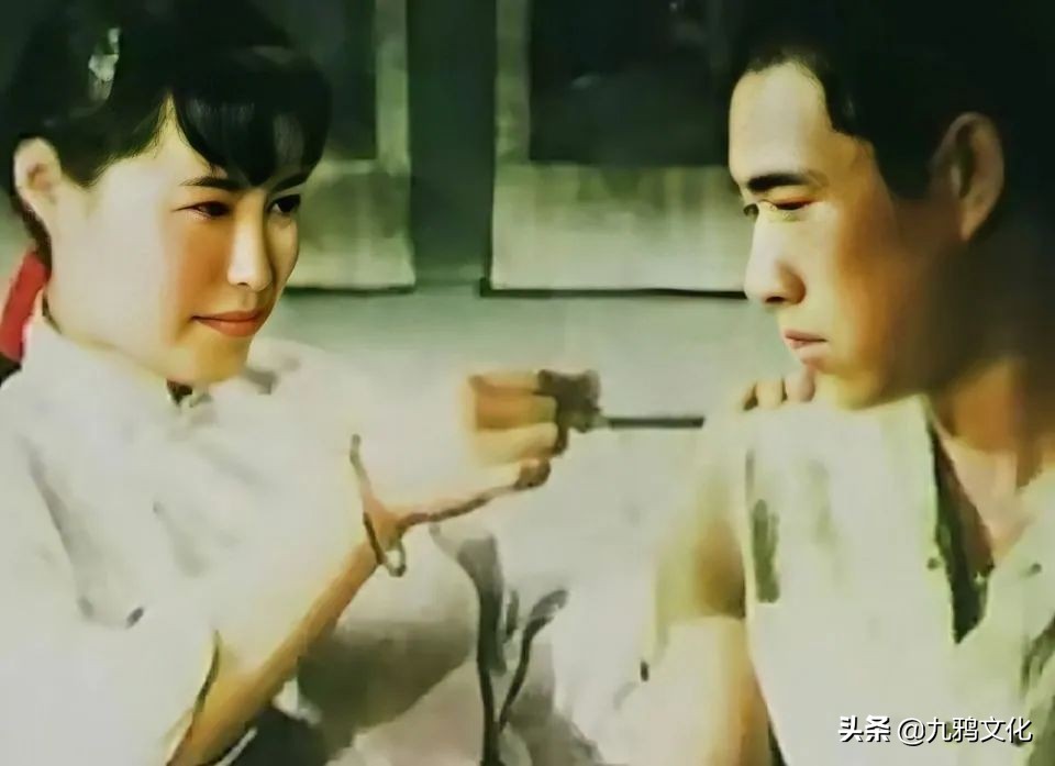 虎妞斯琴高娃张丰毅,骆驼祥子张丰毅拉车剧照