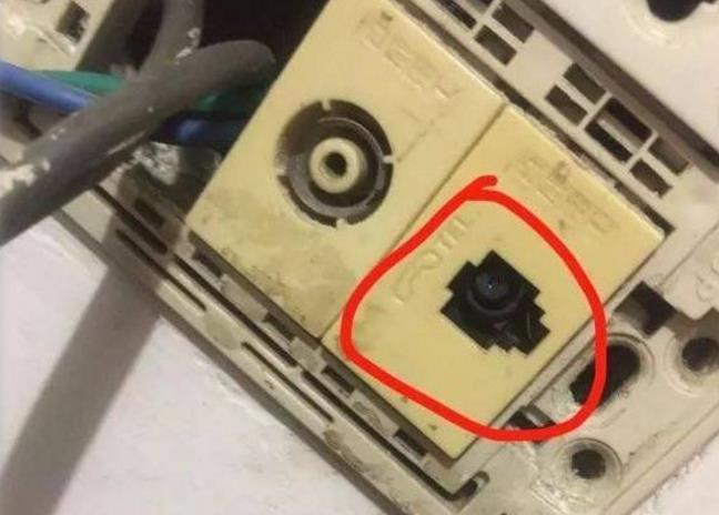 酒店针孔摄像头泛滥？教你发现隐秘的摄像头，避免被*拍偷**