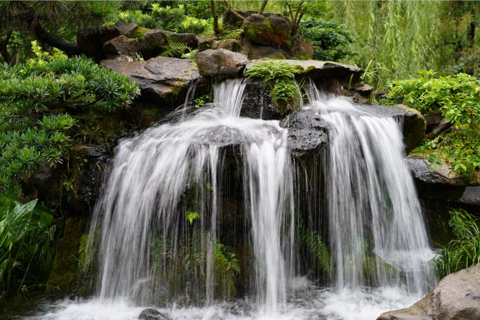 在不同的境遇中努力向上,在不同环境中都努力实现自身价值