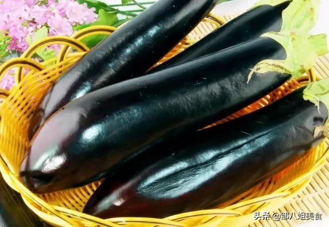 蒸茄子商用做法怎么不变色,蒸茄子最简单的方法视频