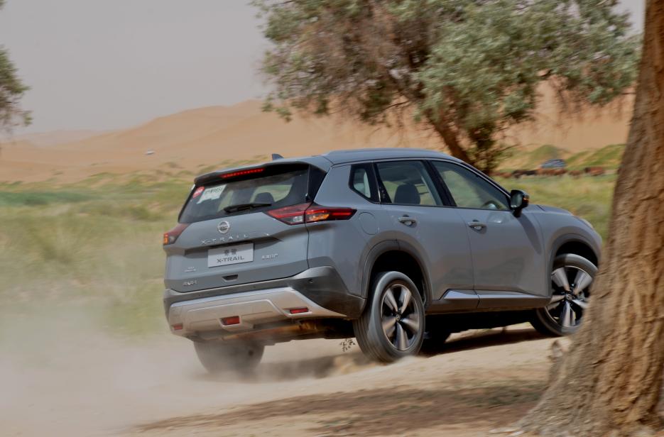 日产奇骏2017款2.5lcvt领先版4wd,奇骏三缸200亿是真的吗