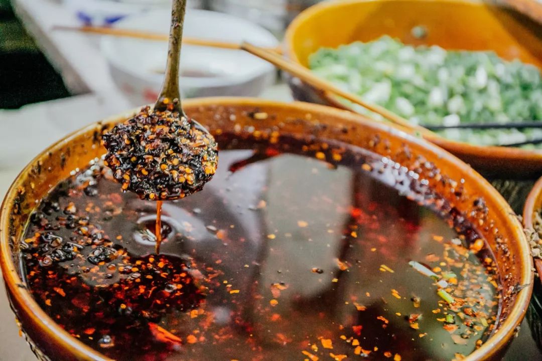 来重庆一定要吃正宗的重庆小面,为什么重庆人天天吃面还不胖