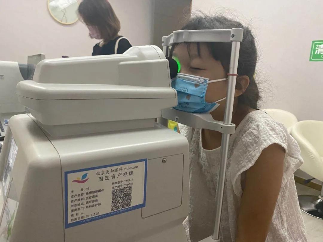 我的天!8岁暖暖竟然150度真性近视了