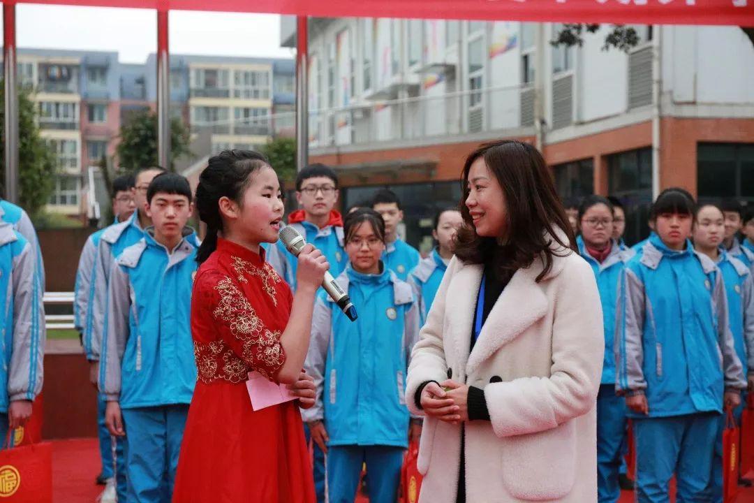 看,滨河校园花开了!听,滨河新学期的铃声拉响了