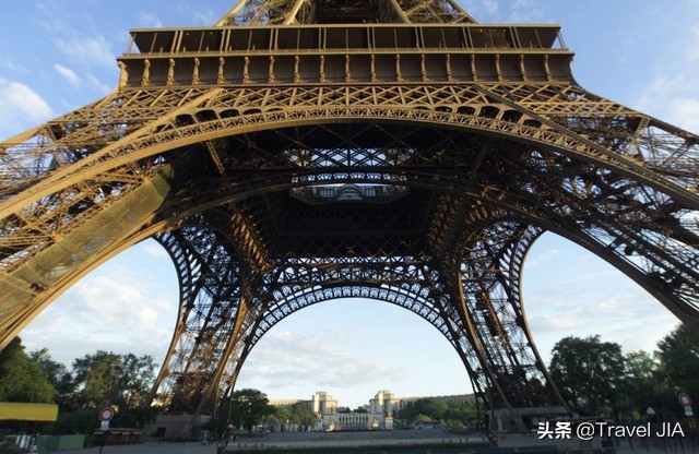 参观埃菲尔铁塔收获 (参观埃菲尔铁塔英语作文)