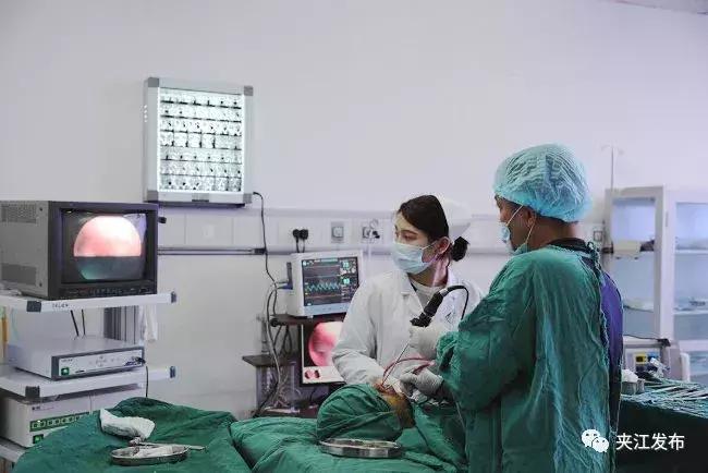 「夹江改革开放四十年先进颂」行医30余载仁心仁术济苍生
