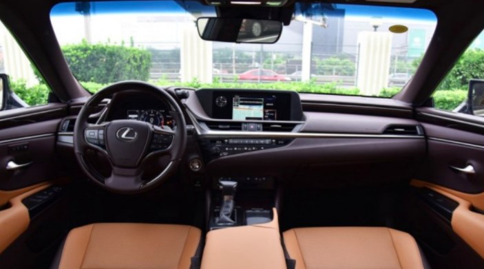 33.8万提了一辆雷克萨斯ES200，开了一年后，车主说出了优缺点