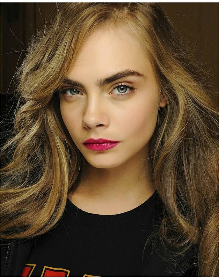 超模卡拉穿迪奥,卡拉身材写真