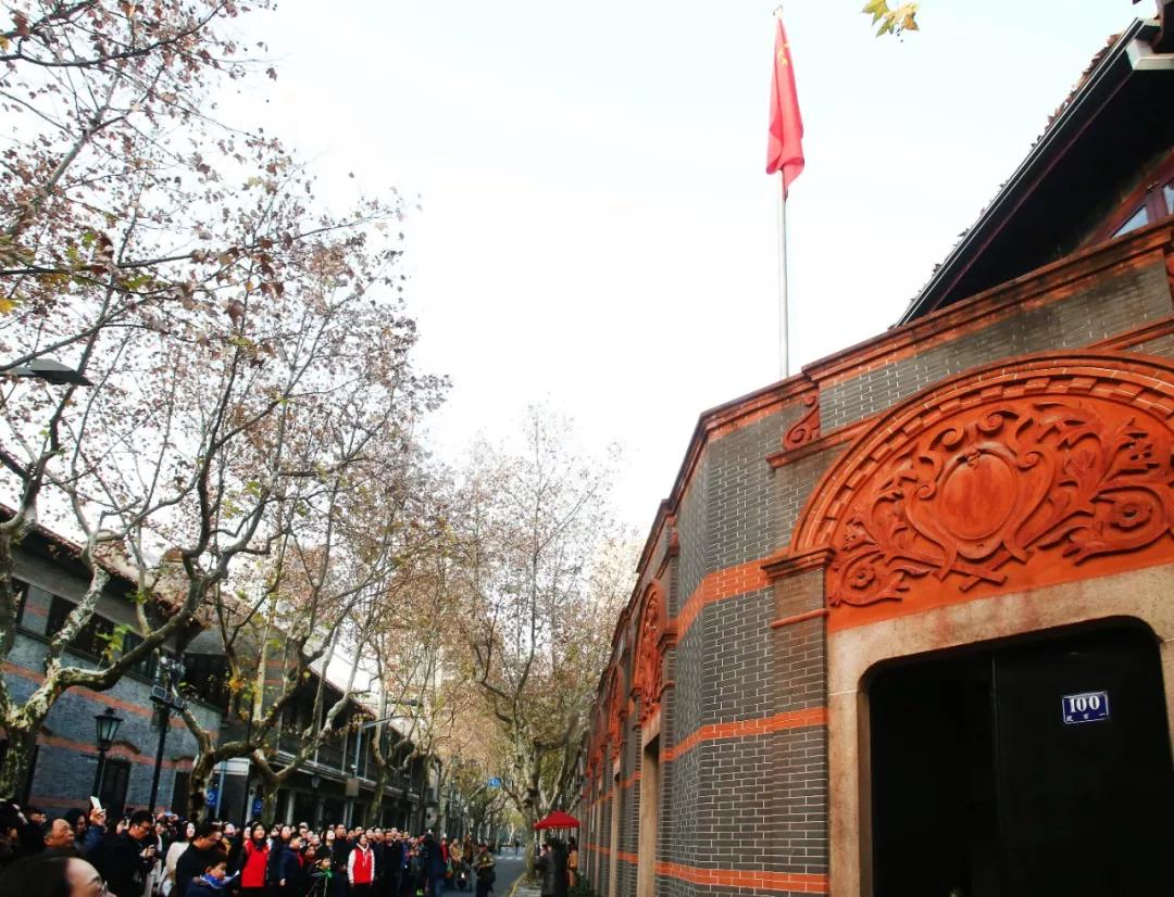 上海启动重大突发公共卫生事件一级响应机制，上海迪士尼等多个场馆闭馆