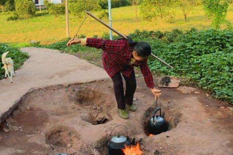 重庆地火村的地火能不能被水熄灭,重庆神秘地火燃烧60年